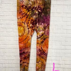 SOLD Reverse tie dye geode leggings. Fall colors Large.